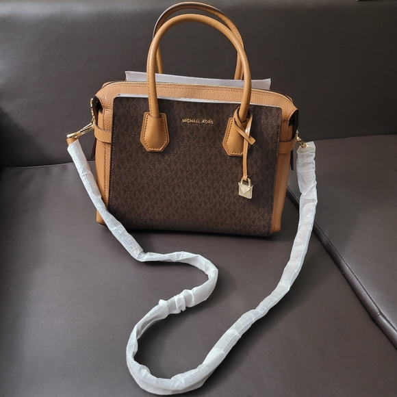 Sold-Michael Kors Mercer Signature Satchel - Picture 2 of 12